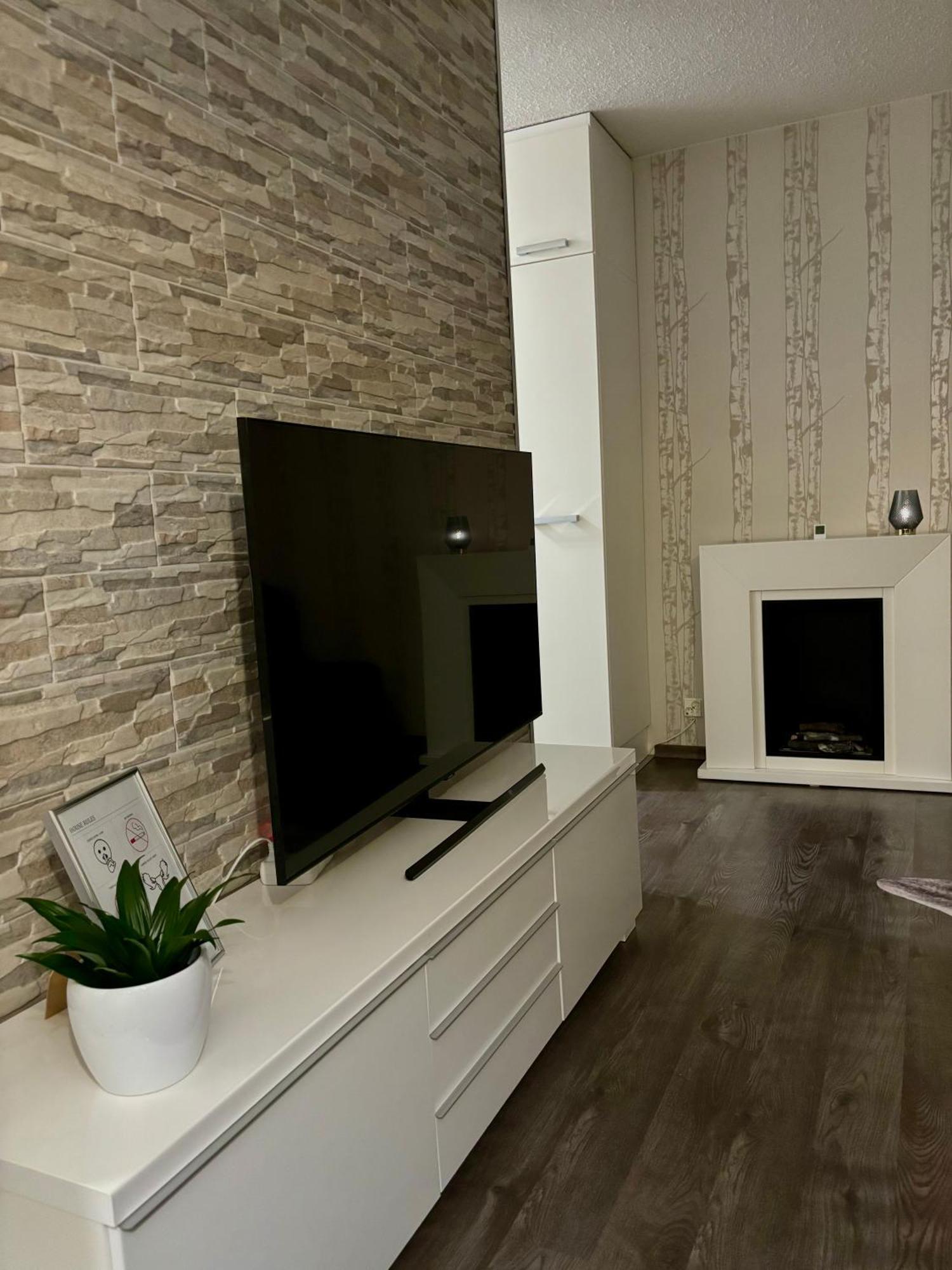 Vartiomaja - Beautiful Apartment Near Arktikum Rovaniemi Bagian luar foto